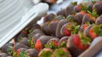 Prosecco Soaked Dark Chocolate Covered Strawberries Prosecco Soaked Dark Chocolate Covered Strawberries