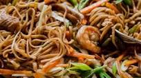 Filipino Noodles with Pork and Shrimp (Pancit Canton) Filipino Noodles with Pork and Shrimp (Pancit Canton)