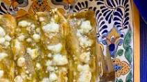Green Chicken Enchiladas (Easy Green Chile Sauce) Green Chicken Enchiladas (Easy Green Chile Sauce)