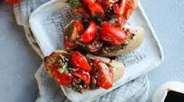 Double Tomato Bruschetta with Balsamic Reduction Double Tomato Bruschetta with Balsamic Reduction