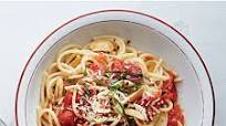 Spaghetti with Toasty Garlic Tomato Sauce Spaghetti with Toasty Garlic Tomato Sauce