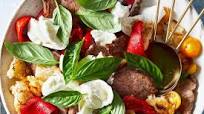 Tomato mozzarella salad with seared beef Tomato mozzarella salad with seared beef