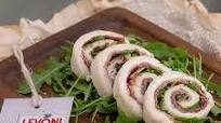 RICETTA DEI TRAMEZZINI ARROTOLATI: UN ANTIPASTO VELOCE E GOLOSO RICETTA DEI TRAMEZZINI ARROTOLATI: UN ANTIPASTO VELOCE E GOLOSO