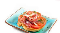 Tostada de jamón con ajo y pan de pueblo Tostada de jamón con ajo y pan de pueblo