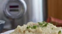Slow Cooker Mashed Potatoes with Cauliflower + A Giveaway! Slow Cooker Mashed Potatoes with Cauliflower + A Giveaway!
