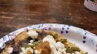 Tostadas de nopales con frijoles Tostadas de nopales con frijoles