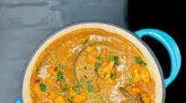 Cauliflower and Black Eyed Peas Curry (Low Carb + Vegan) Cauliflower and Black Eyed Peas Curry (Low Carb + Vegan)