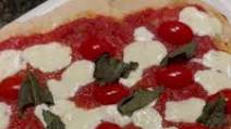 Margherita Pizza on the Big Green Egg (Kamado Joe) Margherita Pizza on the Big Green Egg (Kamado Joe)