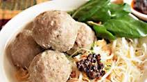 How to Make Bakso, Indonesian Meatballs How to Make Bakso, Indonesian Meatballs