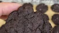 25 Calorie Chocolate Cookies (with only 4 ingredients) 25 Calorie Chocolate Cookies (with only 4 ingredients)