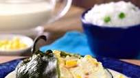Chiles Rellenos de Pollo con Salsa de Elote Chiles Rellenos de Pollo con Salsa de Elote