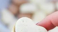 Strawberry Chocolate Macarons (with VIDEO) Strawberry Chocolate Macarons (with VIDEO)