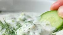 Vegan Tzatziki (Easy Cucumber Yogurt Sauce) Vegan Tzatziki (Easy Cucumber Yogurt Sauce)