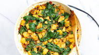 Garlic Potato Spinach Stir fry ( Lasooni Aloo Palak) Garlic Potato Spinach Stir fry ( Lasooni Aloo Palak)