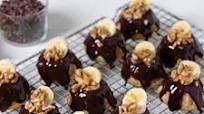 Mini Chocolate-Glazed Brown Butter Banana Bundt Cakes Mini Chocolate-Glazed Brown Butter Banana Bundt Cakes