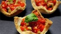 Cestini di pane al pomodoro - Antipasto facile Cestini di pane al pomodoro - Antipasto facile