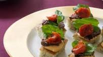 Grilled Beef Tenderloin on Focaccia Toasts Grilled Beef Tenderloin on Focaccia Toasts