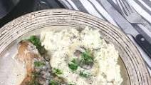 Slow Cooker Pork Chops with Creamy Mushroom Sauce Slow Cooker Pork Chops with Creamy Mushroom Sauce