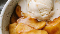 SKILLET CINNAMON APPLES (HEALTHY) SKILLET CINNAMON APPLES (HEALTHY)