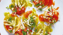 Chalupa con salsa verde y roja Chalupa con salsa verde y roja