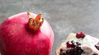 How to Cut and De-Seed a Pomegranate How to Cut and De-Seed a Pomegranate