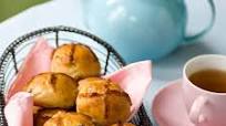 Cinnamon and apple hot cross buns with marzipan Cinnamon and apple hot cross buns with marzipan