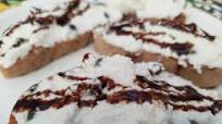 Bruschette con Ricotta Bruschette con Ricotta