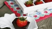 Chocolate-Covered Strawberries Made In An Ice Cube Tray Chocolate-Covered Strawberries Made In An Ice Cube Tray