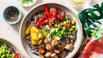 Fast Hawaiian noodle bowls with pork, pineapple, and edamame Fast Hawaiian noodle bowls with pork, pineapple, and edamame