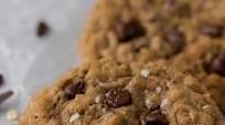 Crumbl oatmeal chocolate chip cookies Crumbl oatmeal chocolate chip cookies