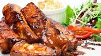 Costillas a la Barbacoa con Ensalada Costillas a la Barbacoa con Ensalada