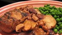 Russian Pork Chops and Potatoes in Sour Cream Sauce Russian Pork Chops and Potatoes in Sour Cream Sauce