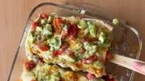 Enchiladas Especiales con Pollo, Salsa de Tomate y Bechamel Enchiladas Especiales con Pollo, Salsa de Tomate y Bechamel