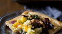 Spicy Breakfast Pizza with Crescent Roll Crust Spicy Breakfast Pizza with Crescent Roll Crust