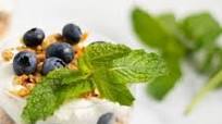 Blueberry & Granola Yogurt Parfait Blueberry & Granola Yogurt Parfait