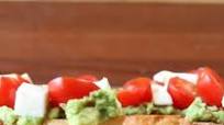 Grilled Avocado Caprese Crostini: the light appetizer recipe Grilled Avocado Caprese Crostini: the light appetizer recipe
