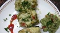 Zucchini stuffed with cheesy Guacamole Zucchini stuffed with cheesy Guacamole