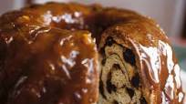 Bundt Cake with Raisins and Nuts Bundt Cake with Raisins and Nuts
