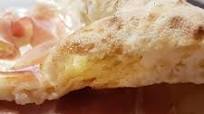 Pizza al piatto. Pizza al piatto.