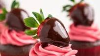 Chocolate Dipped Strawberry Cupcakes Chocolate Dipped Strawberry Cupcakes