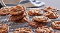 Chocolate Chip Cookies Straight Up or with Nuts Chocolate Chip Cookies Straight Up or with Nuts