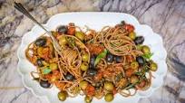 Spaghetti alla puttanesca Spaghetti alla puttanesca