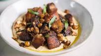 Smoked hummus with mushrooms and almonds Smoked hummus with mushrooms and almonds