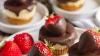 Chocolate Covered Strawberry Mini Cheesecakes Chocolate Covered Strawberry Mini Cheesecakes