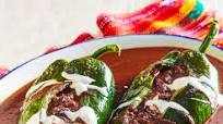 Chiles rellenos de frijol con mole negro Chiles rellenos de frijol con mole negro