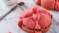Pan de muerto rosa con dulce de leche Pan de muerto rosa con dulce de leche