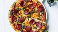 Simple pesto pepperoni pizza Simple pesto pepperoni pizza