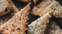 VEGAN SOURDOUGH DISCARD PIZZA CRACKERS VEGAN SOURDOUGH DISCARD PIZZA CRACKERS