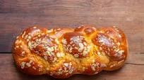 Tsoureki (greek sweet mahlab bread) from Akis Petretzikis Tsoureki (greek sweet mahlab bread) from Akis Petretzikis