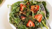 Strawberry & Spinach Salad with Goat Cheese & Balsamic Vinaigrette Strawberry & Spinach Salad with Goat Cheese & Balsamic Vinaigrette